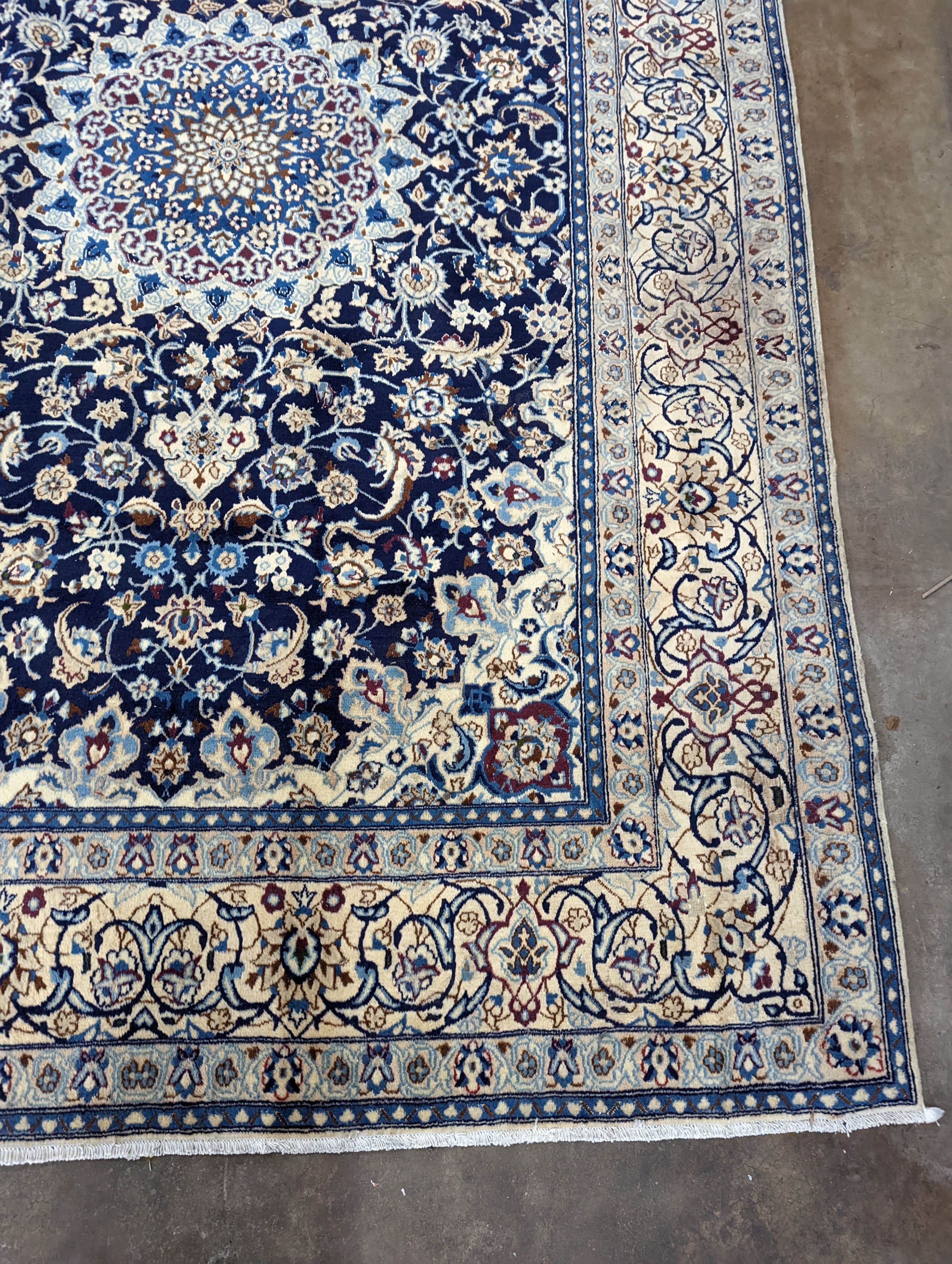 A fine Nain carpet, 290 x 190cm